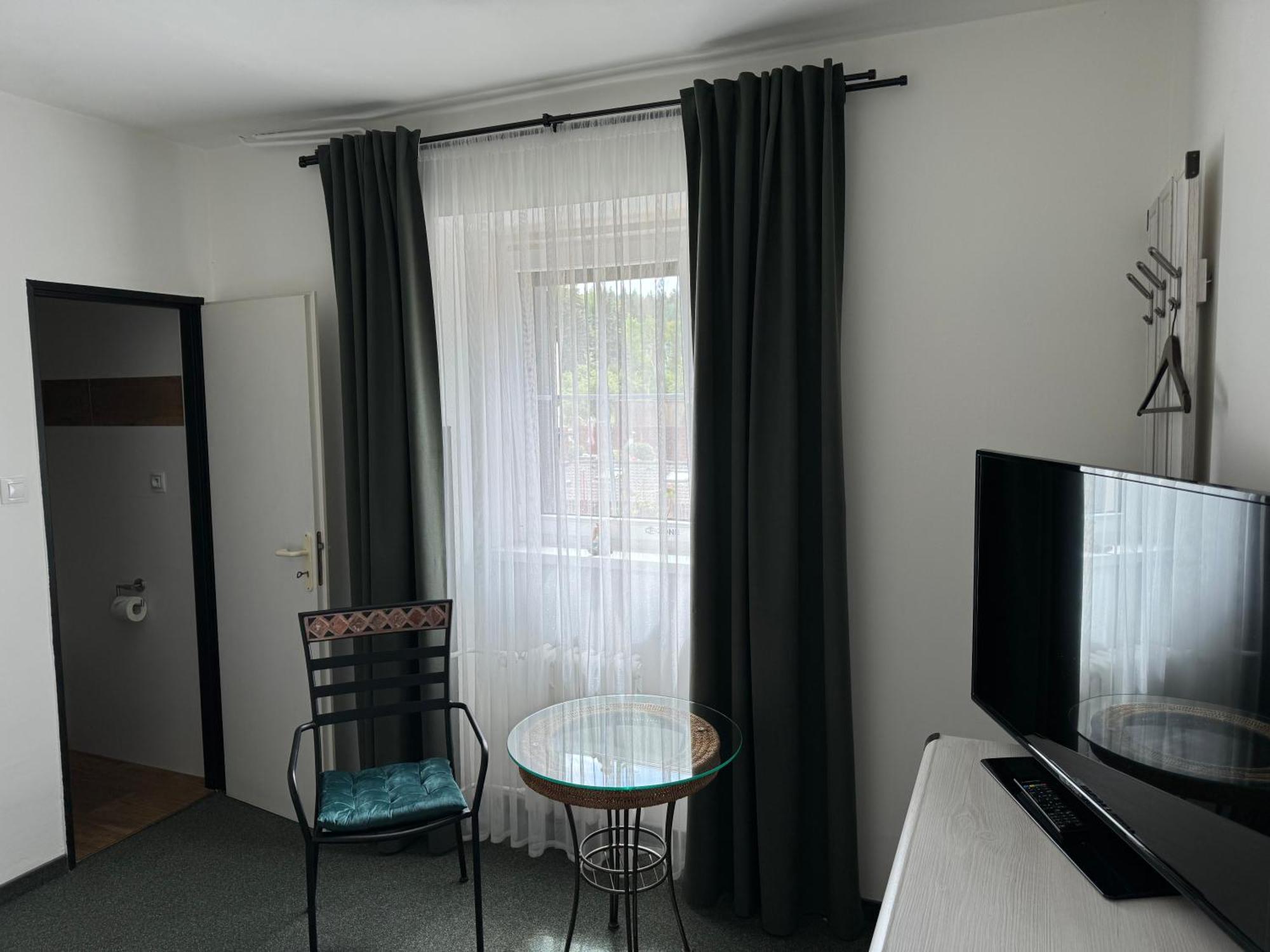 Pension U Draka Karlovy Vary Esterno foto