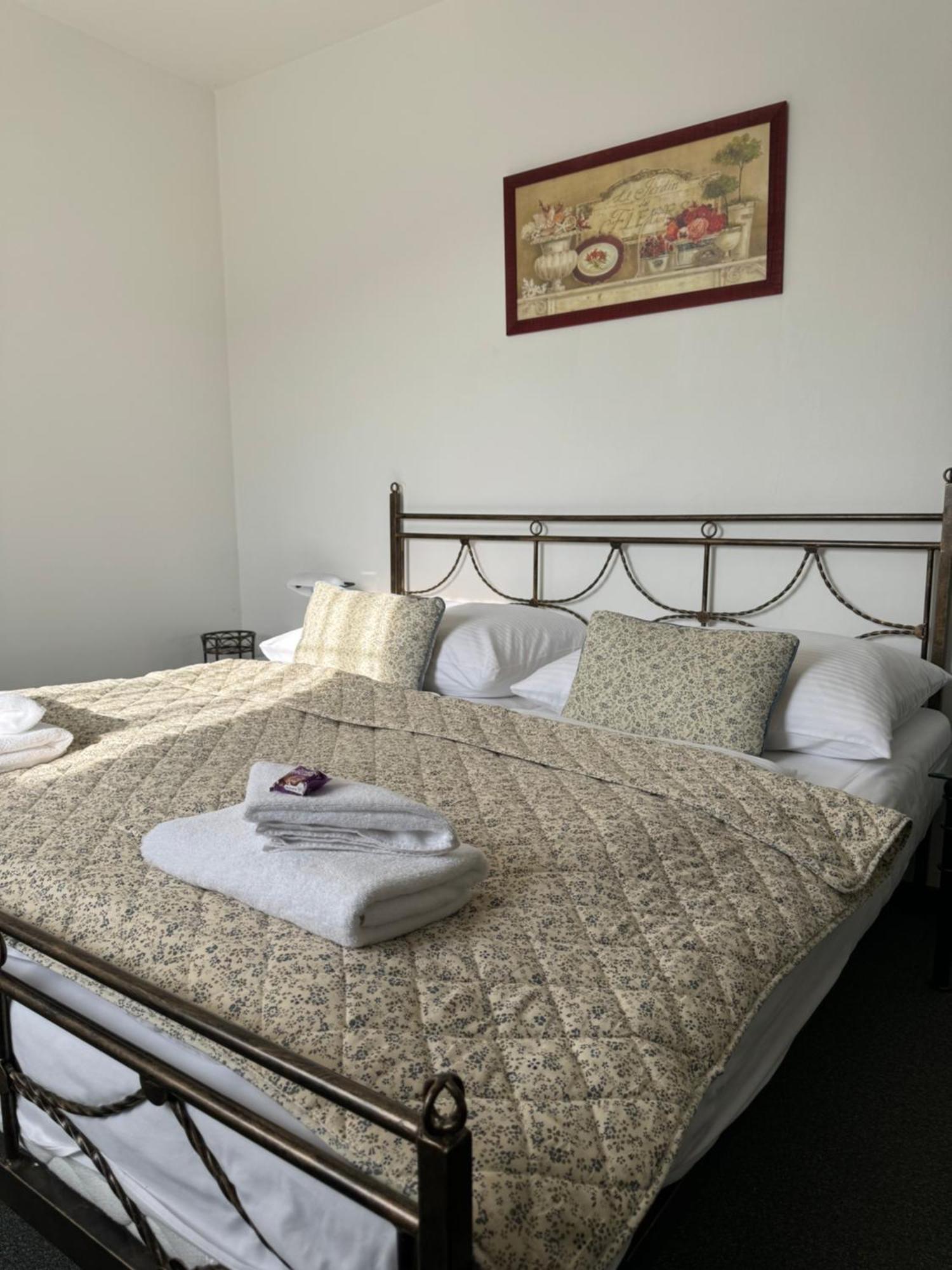 Pension U Draka Karlovy Vary Esterno foto