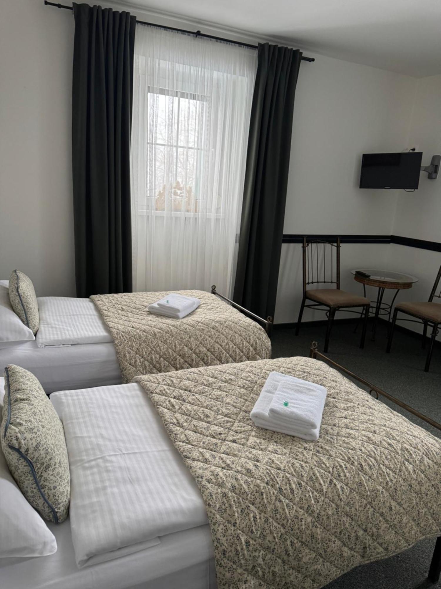 Pension U Draka Karlovy Vary Esterno foto