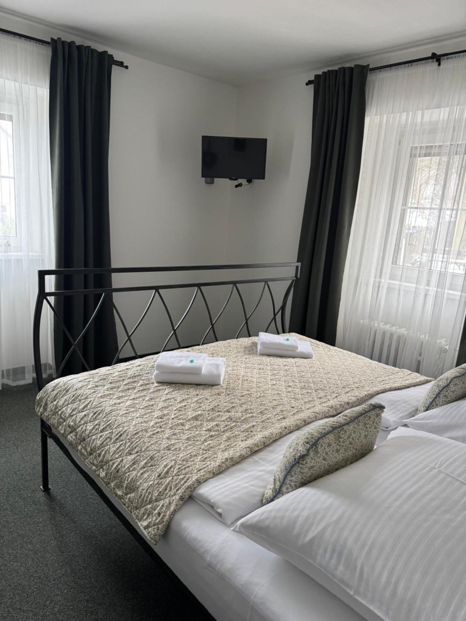 Pension U Draka Karlovy Vary Esterno foto